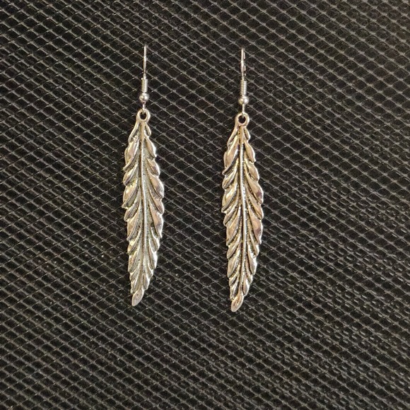 Antique silver feather/leaf earrings - Picture 2 of 4